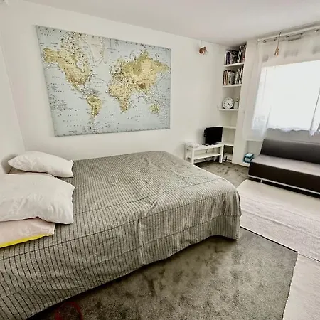 10 Canal, Studio Au Calme, Piscine Solarium Apartment