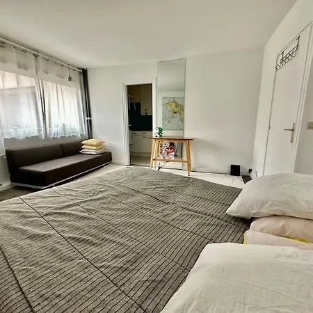 Appartement 10 Canal, Studio Au Calme, Piscine Solarium