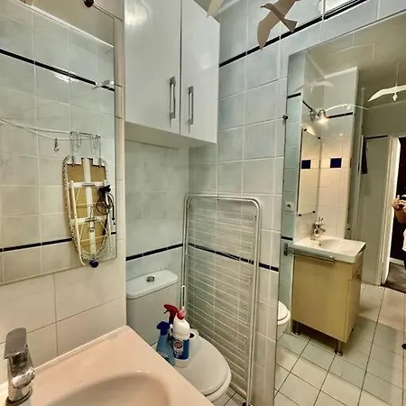 Apartment 10 Canal, Studio Au Calme, Piscine Solarium Paris